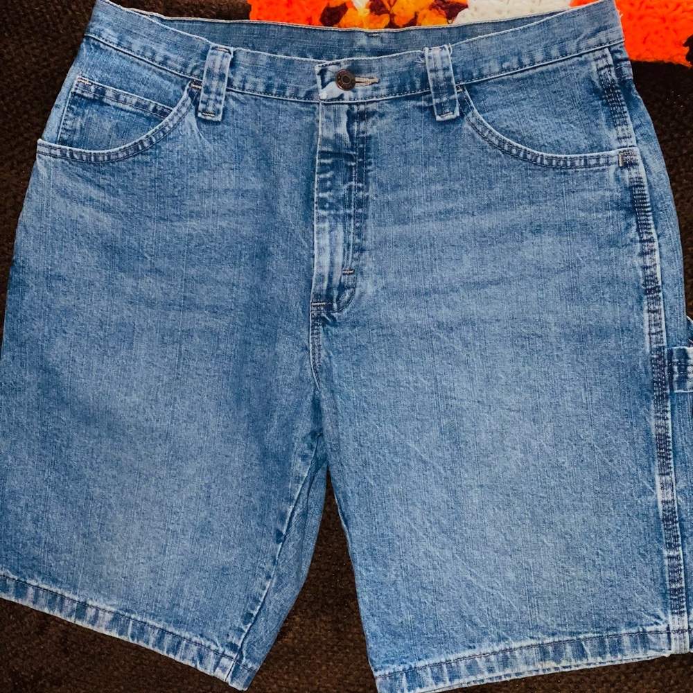 Mens Wrangler Shorts. Size 32